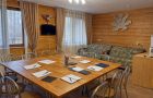 Корпоративная беседка в здании гостиницы с двух- и трёхкомнатными номерами «Аркадия»